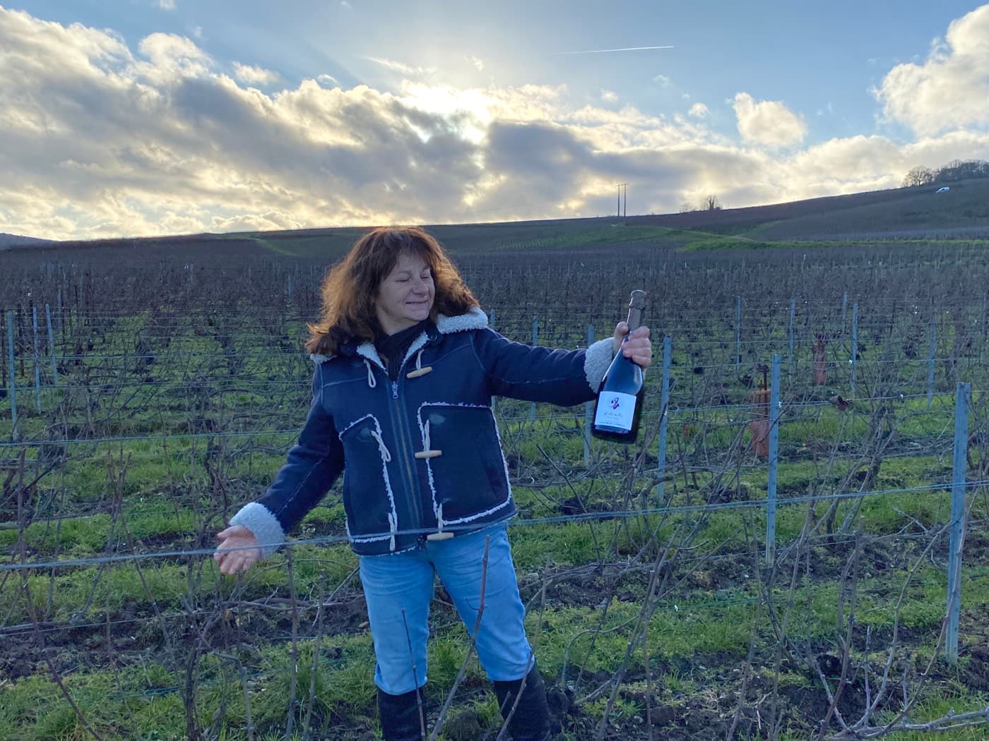Sandrine Girardin dans les vignes du domaine, à Mancy